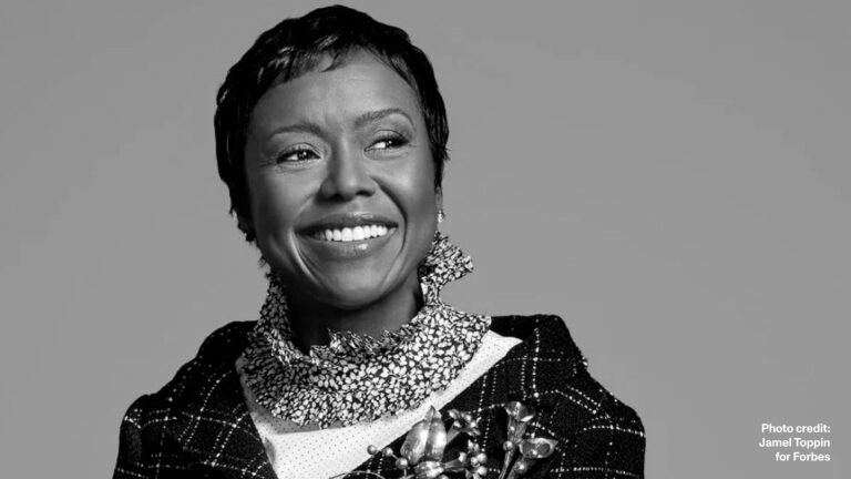 Black-and-white portrait of Mellody Hobson smiling.